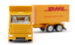 Siku Transport & Beladung*LKW mit Anhänger DHL